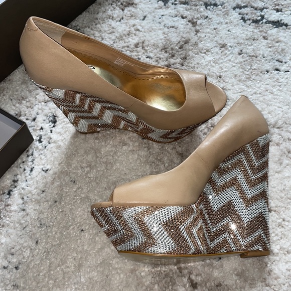 BEBE WEDGES! BRAND NEW!!! Metallic with Tan leather! Size: 6. Comes with Box! - Picture 3 of 17